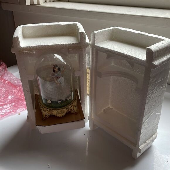 Vintage 1998 Franklin Mint Scarlett’s Heritage figurine under domed glass - Picture 6 of 6